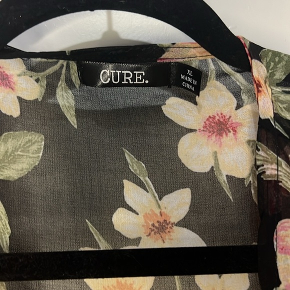 BLACK FLORAL FULL LENGTH KIMONO - Picture 2 of 5